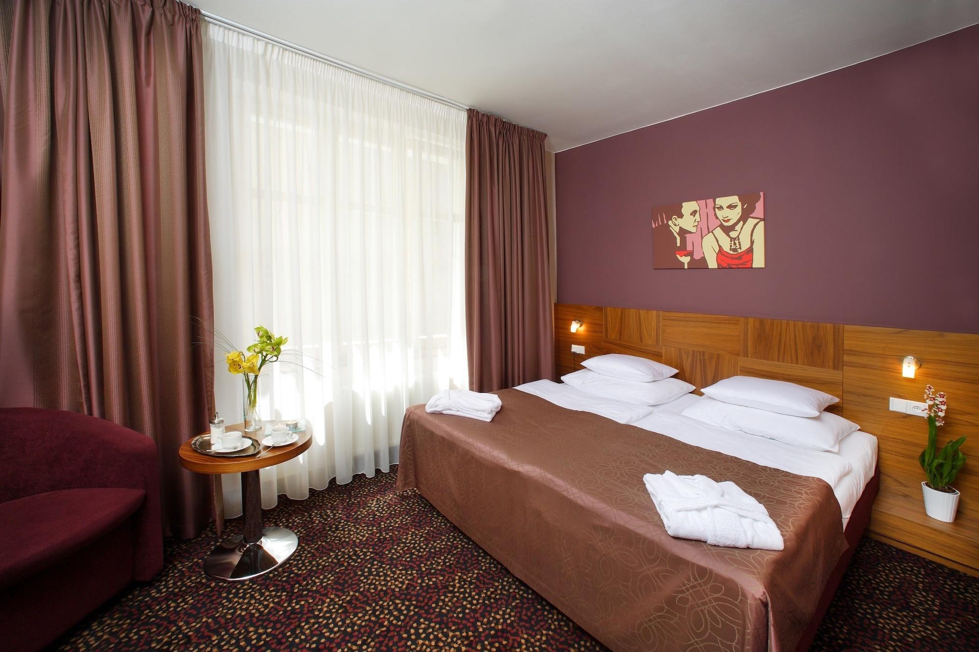 1.Republic Hotel Prag Exteriör bild