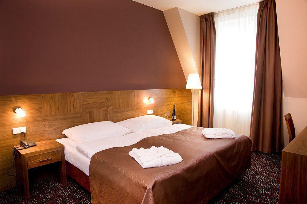 1.Republic Hotel Prag Exteriör bild